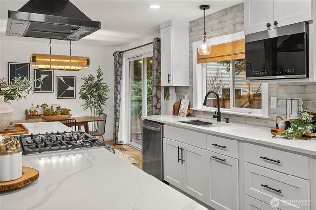 23409 94 Place W, Edmonds, WA 98020