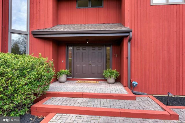 15 HAWK DR, Princeton Junction, NJ 08550
