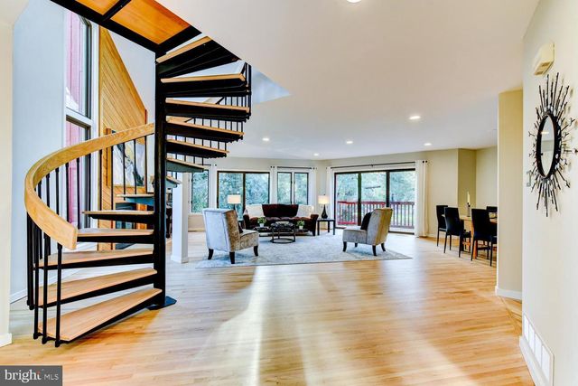 15 HAWK DR, Princeton Junction, NJ 08550