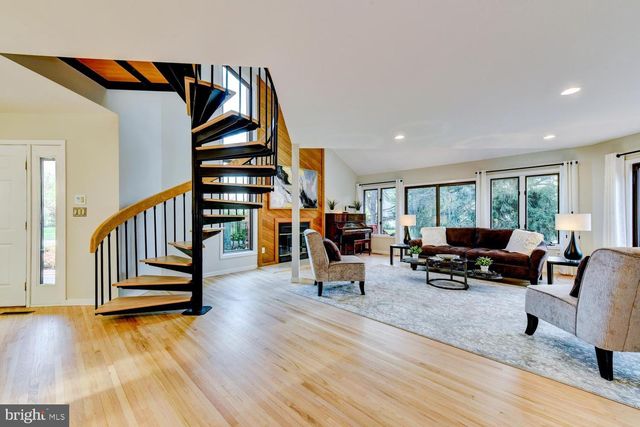 15 HAWK DR, Princeton Junction, NJ 08550