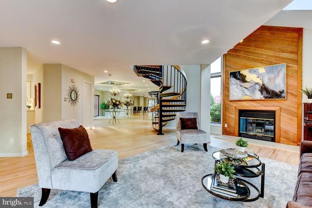 15 HAWK DR, Princeton Junction, NJ 08550