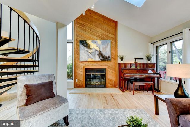 15 HAWK DR, Princeton Junction, NJ 08550