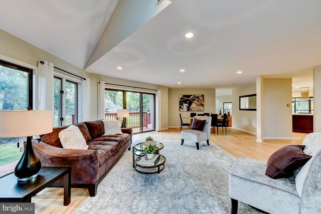 15 HAWK DR, Princeton Junction, NJ 08550