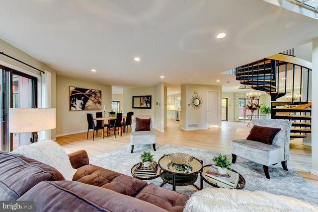 15 HAWK DR, Princeton Junction, NJ 08550