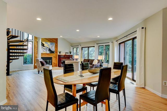 15 HAWK DR, Princeton Junction, NJ 08550