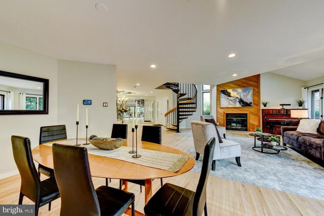 15 HAWK DR, Princeton Junction, NJ 08550