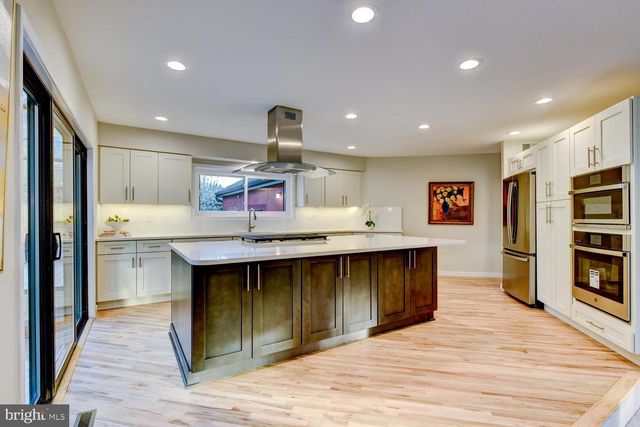 15 HAWK DR, Princeton Junction, NJ 08550