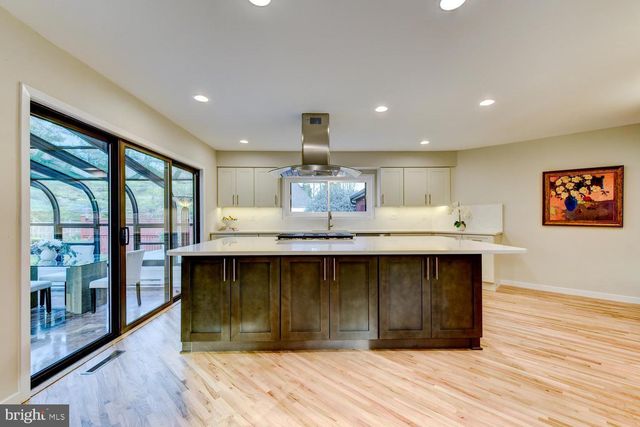 15 HAWK DR, Princeton Junction, NJ 08550