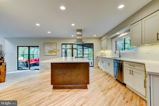 15 HAWK DR, Princeton Junction, NJ 08550