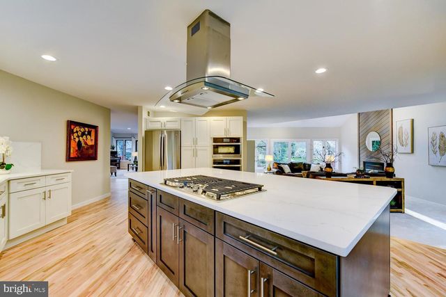 15 HAWK DR, Princeton Junction, NJ 08550