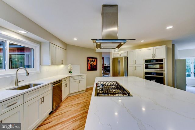 15 HAWK DR, Princeton Junction, NJ 08550