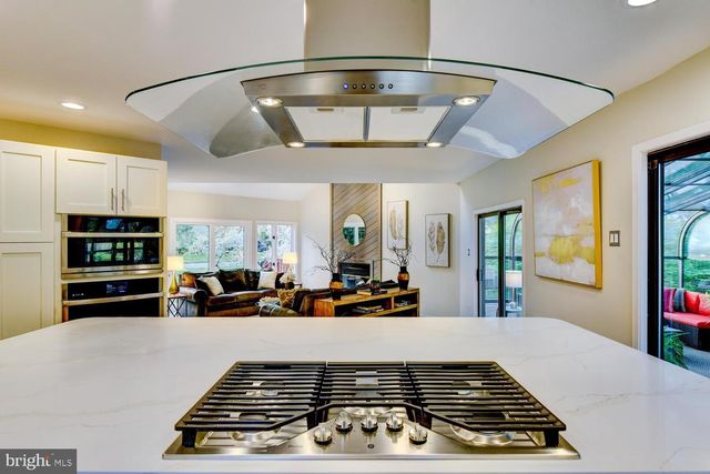 15 HAWK DR, Princeton Junction, NJ 08550