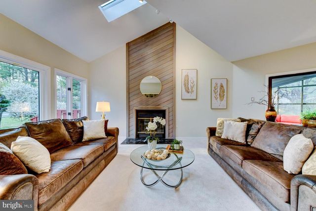 15 HAWK DR, Princeton Junction, NJ 08550