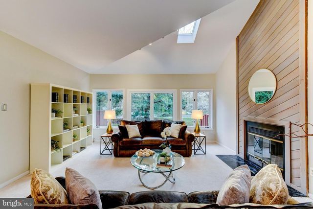 15 HAWK DR, Princeton Junction, NJ 08550