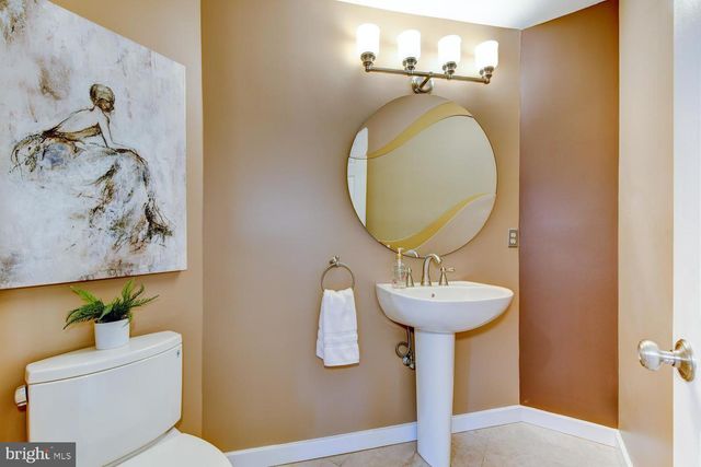 15 HAWK DR, Princeton Junction, NJ 08550