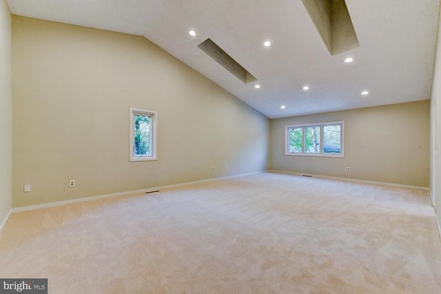 15 HAWK DR, Princeton Junction, NJ 08550