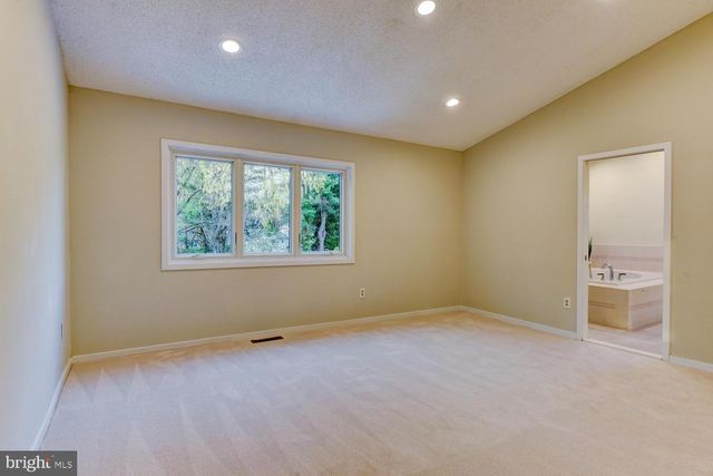 15 HAWK DR, Princeton Junction, NJ 08550