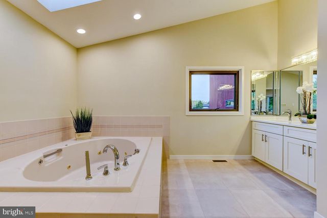 15 HAWK DR, Princeton Junction, NJ 08550