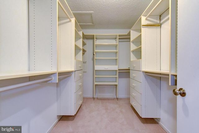 15 HAWK DR, Princeton Junction, NJ 08550