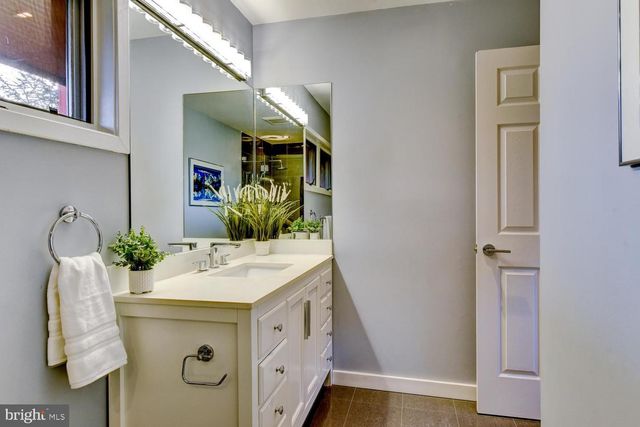 15 HAWK DR, Princeton Junction, NJ 08550