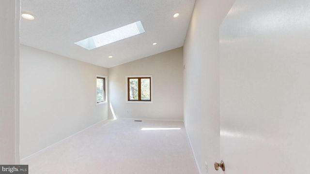 15 HAWK DR, Princeton Junction, NJ 08550