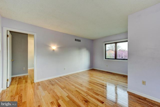 15 HAWK DR, Princeton Junction, NJ 08550