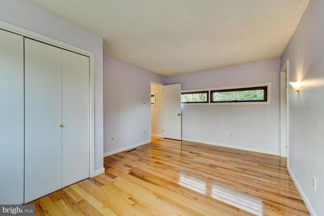 15 HAWK DR, Princeton Junction, NJ 08550