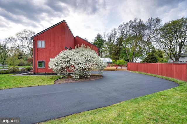 15 HAWK DR, Princeton Junction, NJ 08550