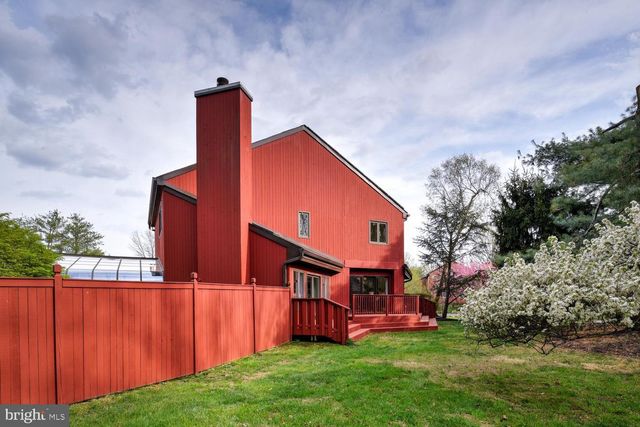 15 HAWK DR, Princeton Junction, NJ 08550