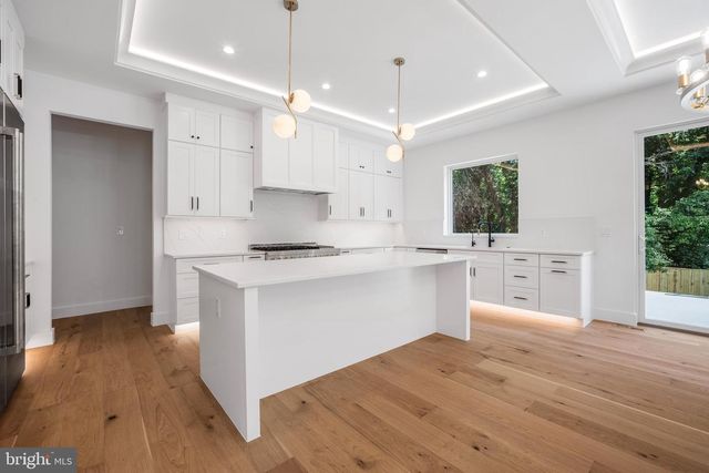 1935 FOXHALL RD, Mclean, VA 22101