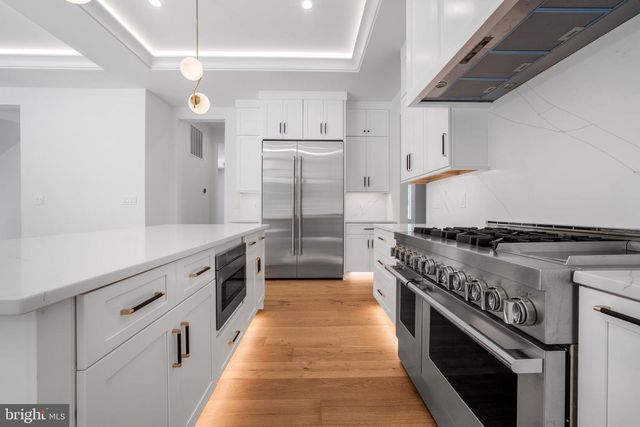 1935 FOXHALL RD, Mclean, VA 22101