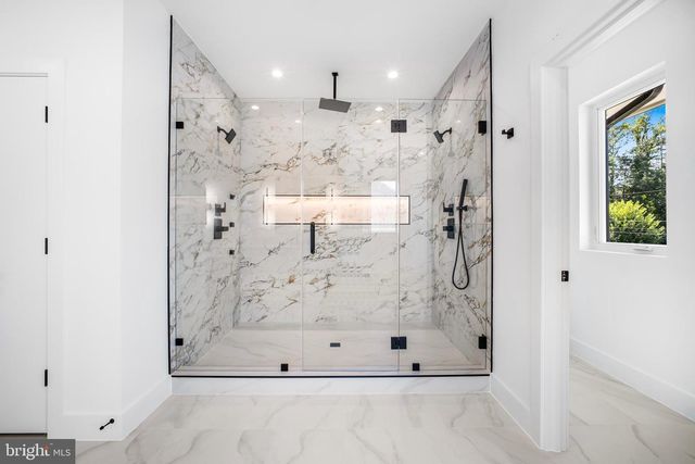 1935 FOXHALL RD, Mclean, VA 22101