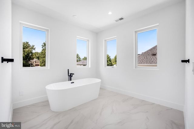 1935 FOXHALL RD, Mclean, VA 22101