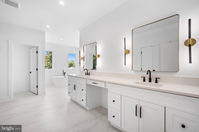 1935 FOXHALL RD, Mclean, VA 22101