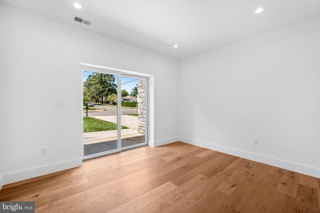 1935 FOXHALL RD, Mclean, VA 22101