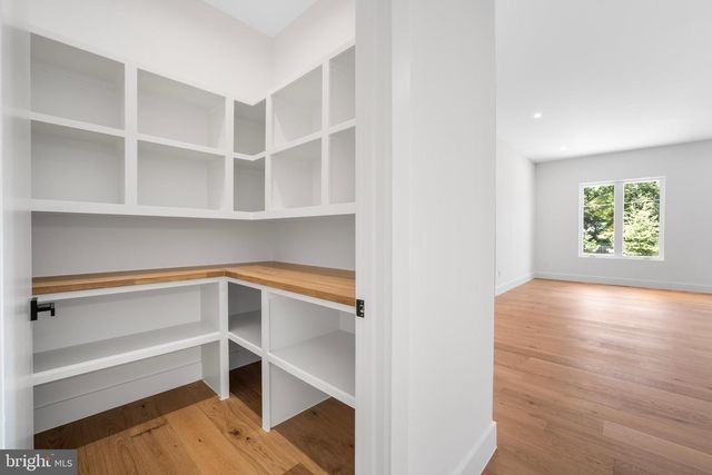 1935 FOXHALL RD, Mclean, VA 22101