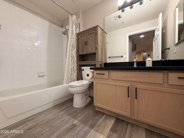 7401 W ARROWHEAD CLUBHOUSE Drive 1040, Glendale, AZ 85308