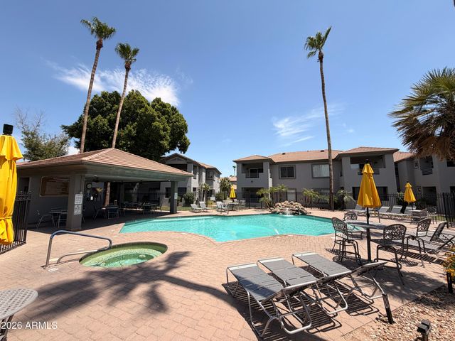 7401 W ARROWHEAD CLUBHOUSE Drive 1040, Glendale, AZ 85308