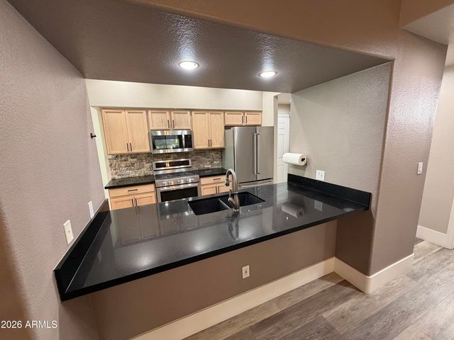 7401 W ARROWHEAD CLUBHOUSE Drive 1040, Glendale, AZ 85308