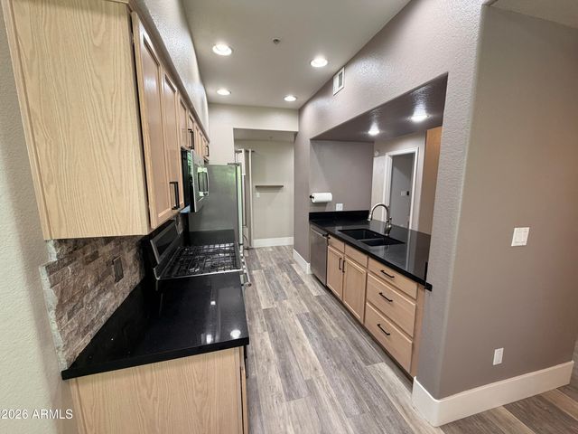 7401 W ARROWHEAD CLUBHOUSE Drive 1040, Glendale, AZ 85308