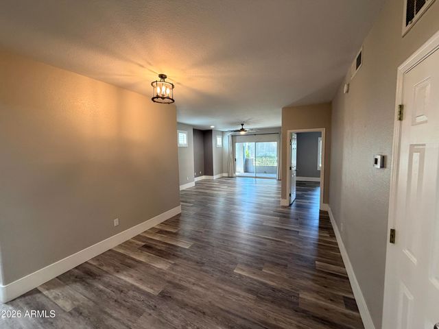 7401 W ARROWHEAD CLUBHOUSE Drive 1040, Glendale, AZ 85308