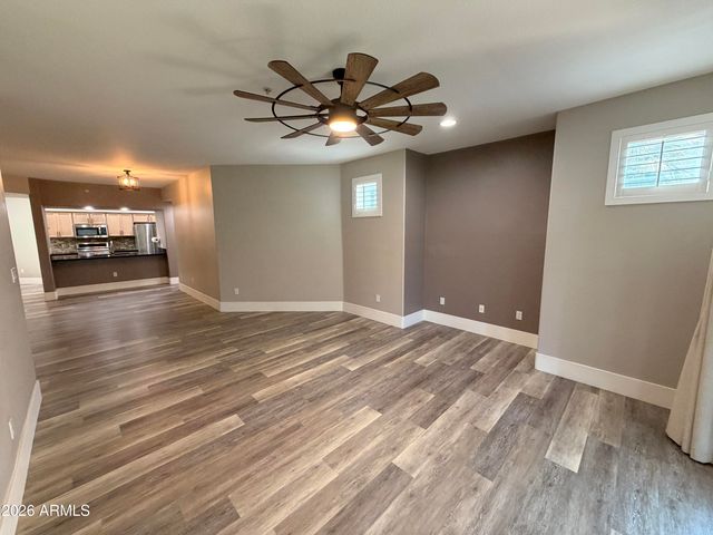 7401 W ARROWHEAD CLUBHOUSE Drive 1040, Glendale, AZ 85308