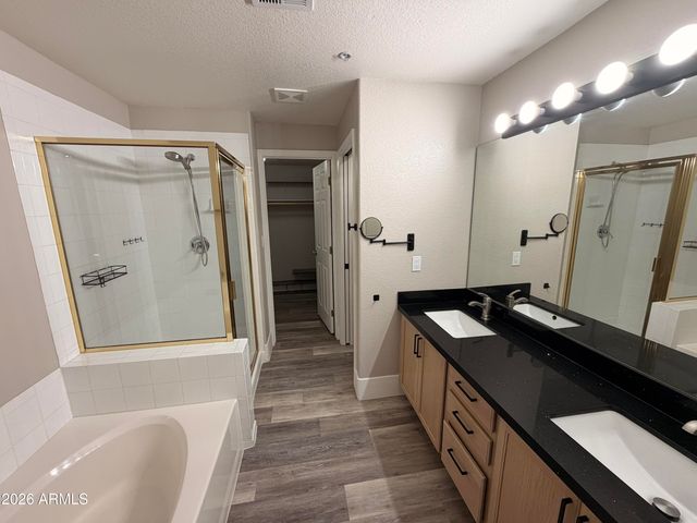 7401 W ARROWHEAD CLUBHOUSE Drive 1040, Glendale, AZ 85308