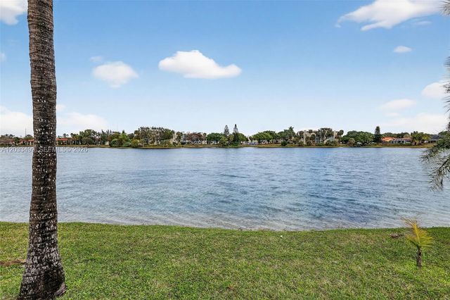 877 NE 195th St 422, Miami, FL 33179