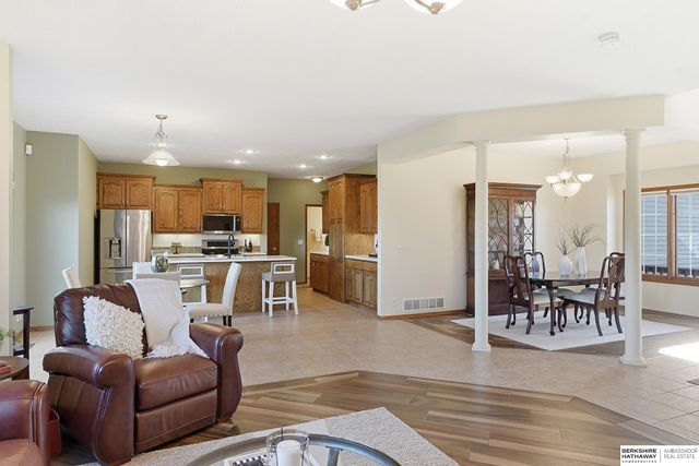 16016 Ruggles Street, Omaha, NE 68116