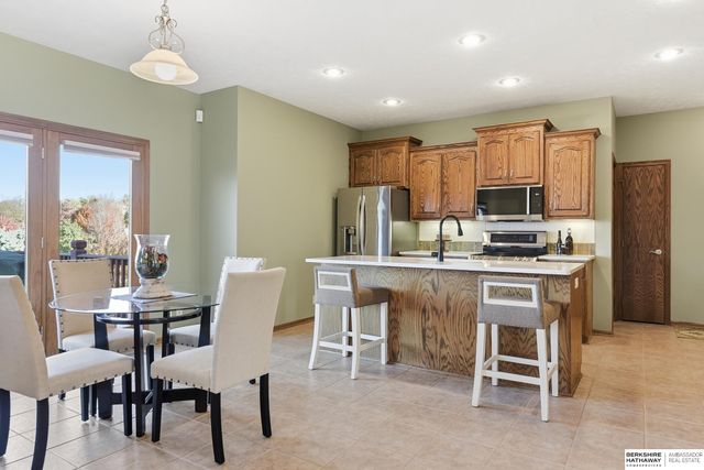 16016 Ruggles Street, Omaha, NE 68116