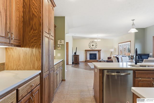 16016 Ruggles Street, Omaha, NE 68116