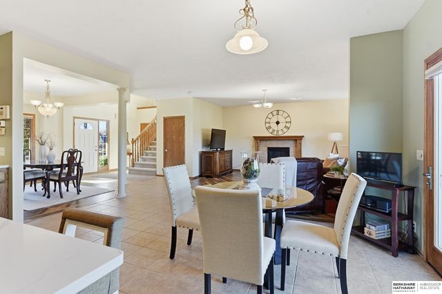 16016 Ruggles Street, Omaha, NE 68116