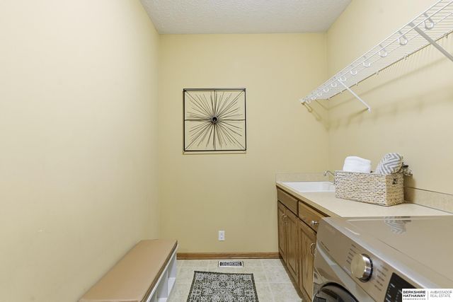 16016 Ruggles Street, Omaha, NE 68116