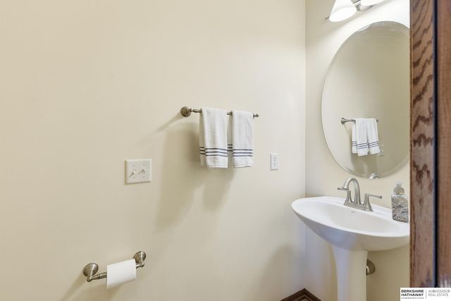 16016 Ruggles Street, Omaha, NE 68116